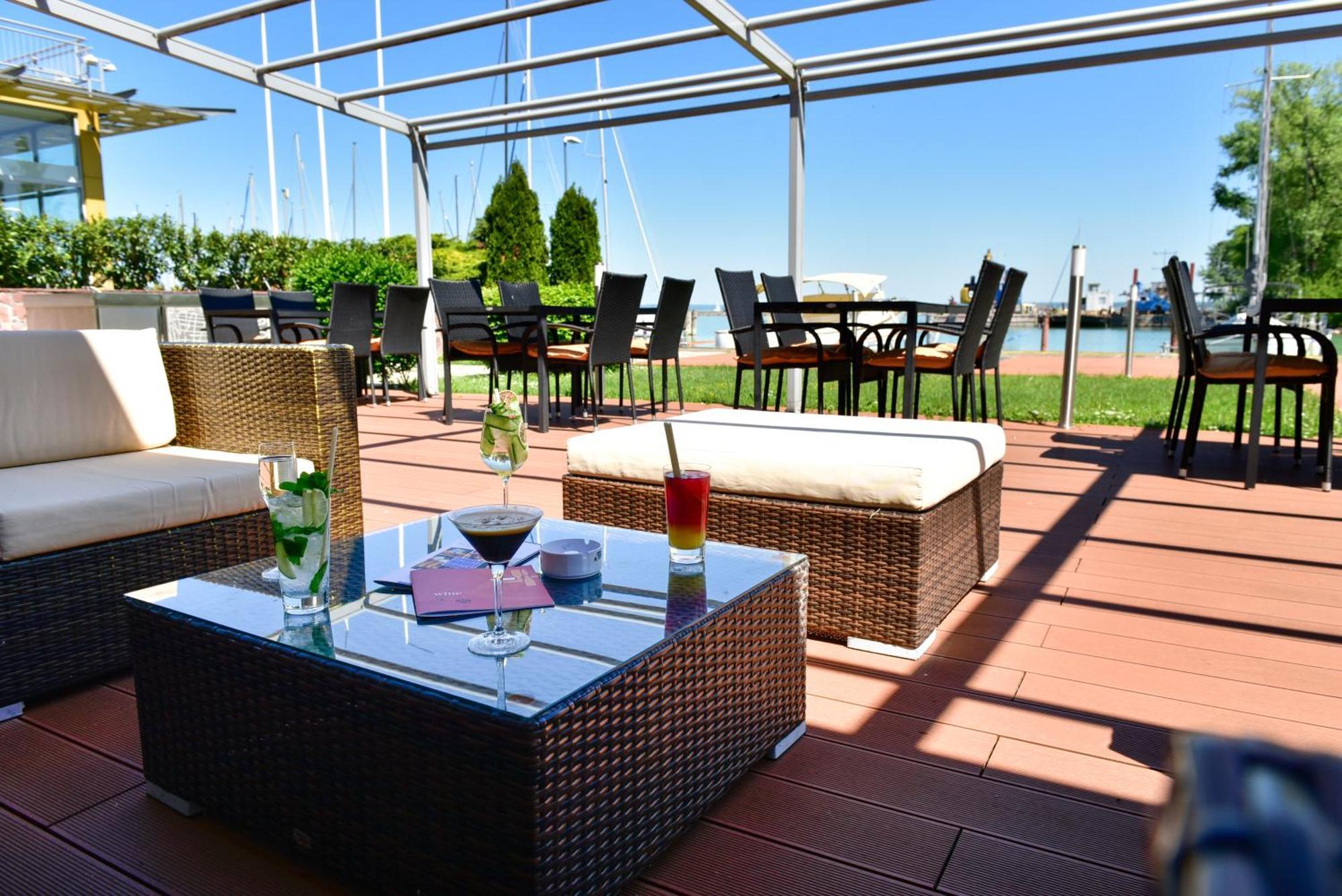 Hotel Yacht Wellness & Business Siofok Exterior photo