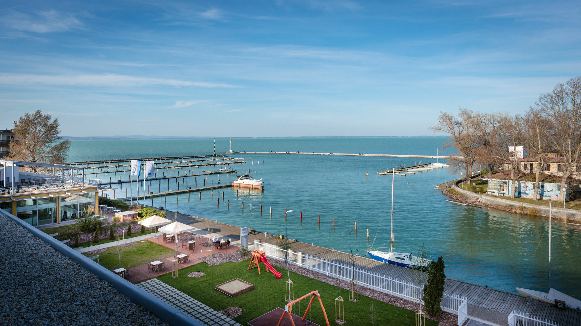 Hotel Yacht Wellness & Business Siofok Exterior photo