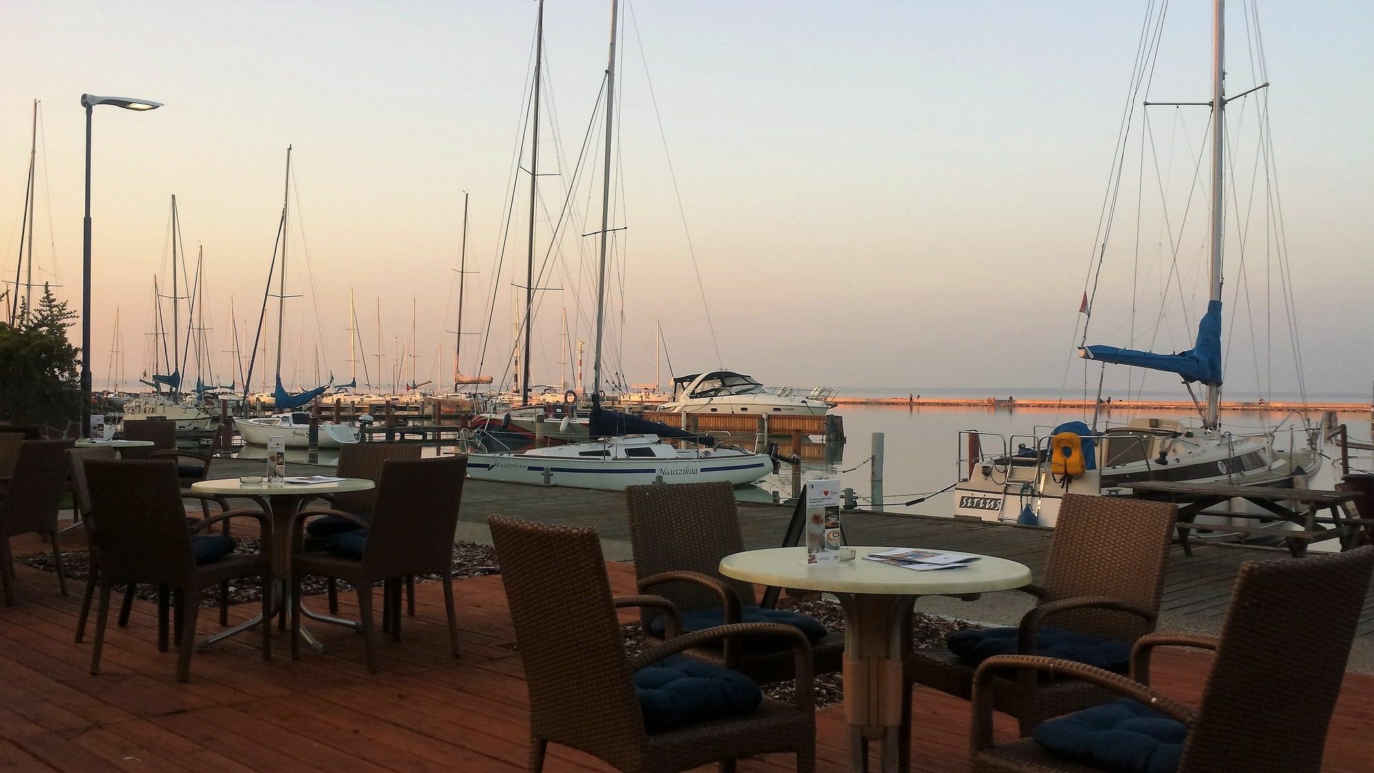 Hotel Yacht Wellness & Business Siofok Exterior photo